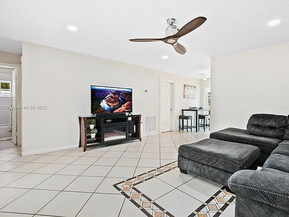 5th image of 6640 Douglas St