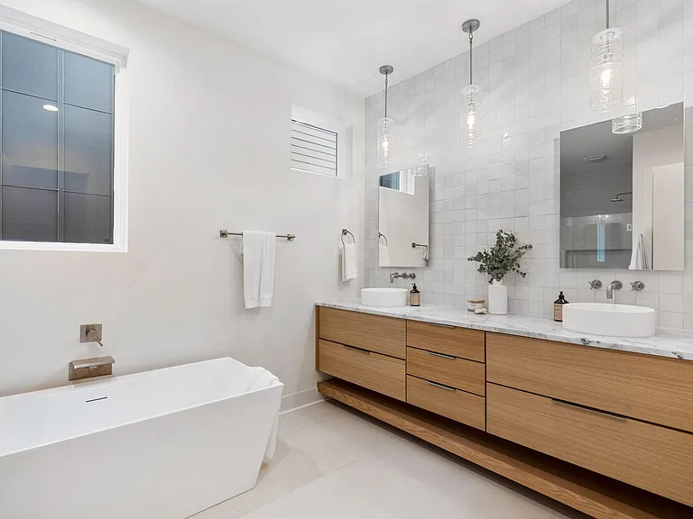 Primary Bath (2nd Floor)