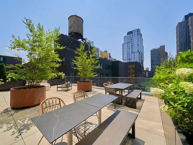 2455 3rd Ave #8D — Photo 26