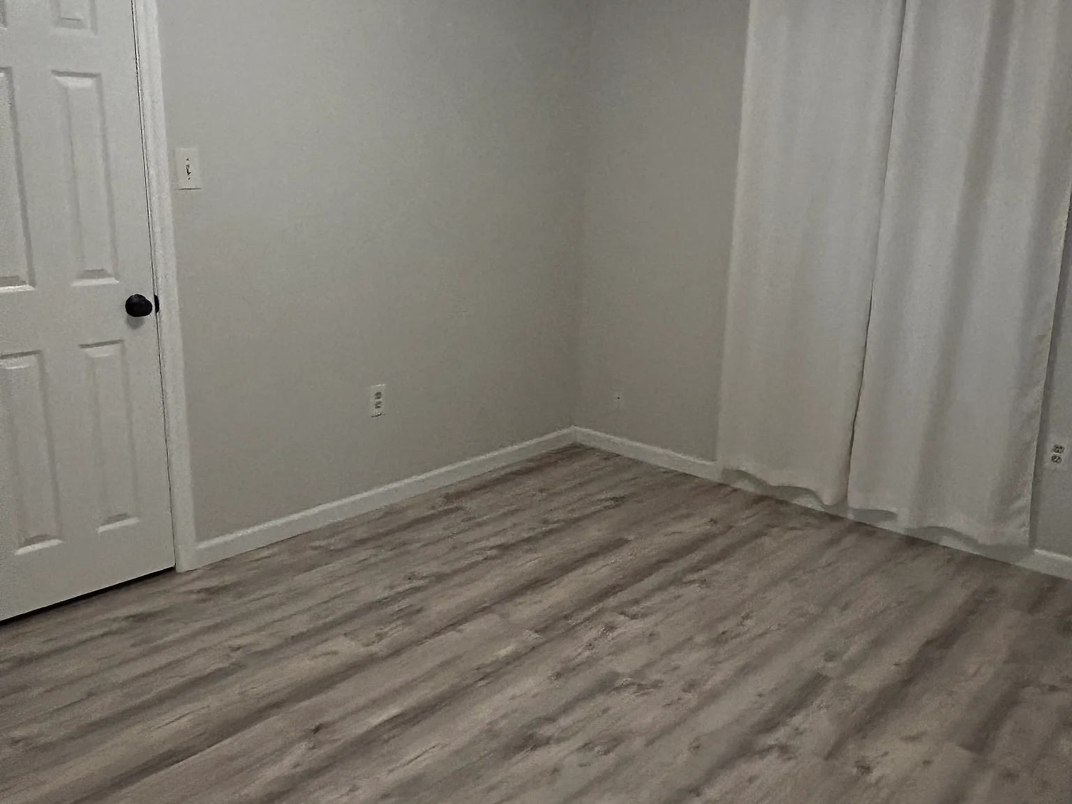 928 Flagstone Dr — Photo 2