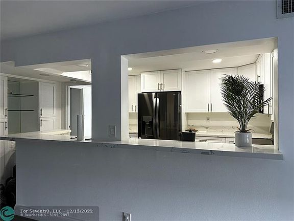 2nd image of 800 Parkview Dr APT 829