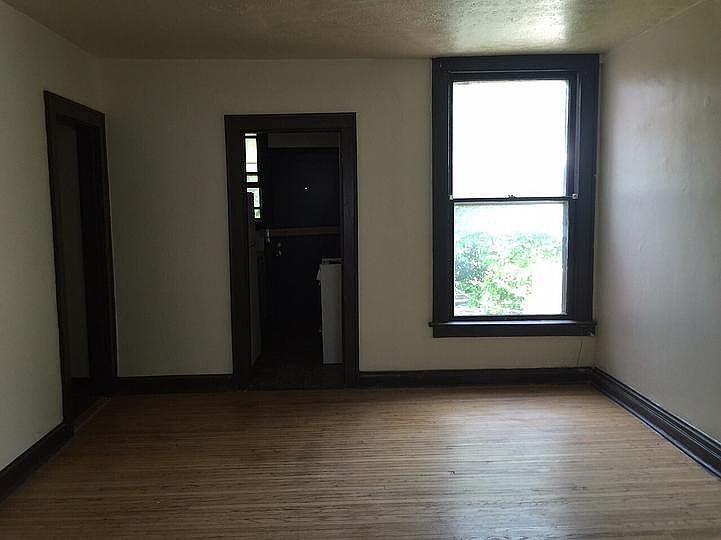 2nd image of 383 1/2 Chittenden Ave