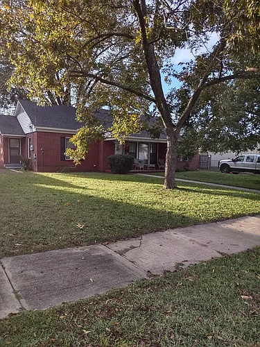 308 N Trinity St Photo 1
