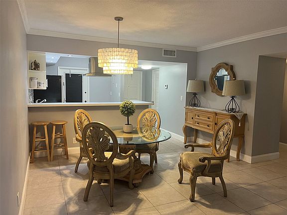 3rd image of 981 Hillcrest Court #212