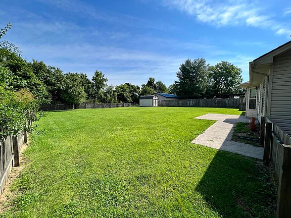 3rd image of 204 Woodland Ln
