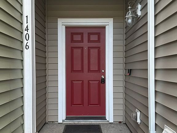 2nd image of 1406 51st Pl NE
