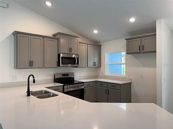 3rd image of 4081 BIRNAM TERRACE