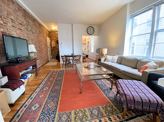 Rented by City Connections Realty | media 11