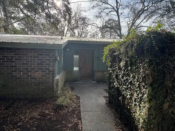 127 Cherokee Cir, Hinesville, GA 31313