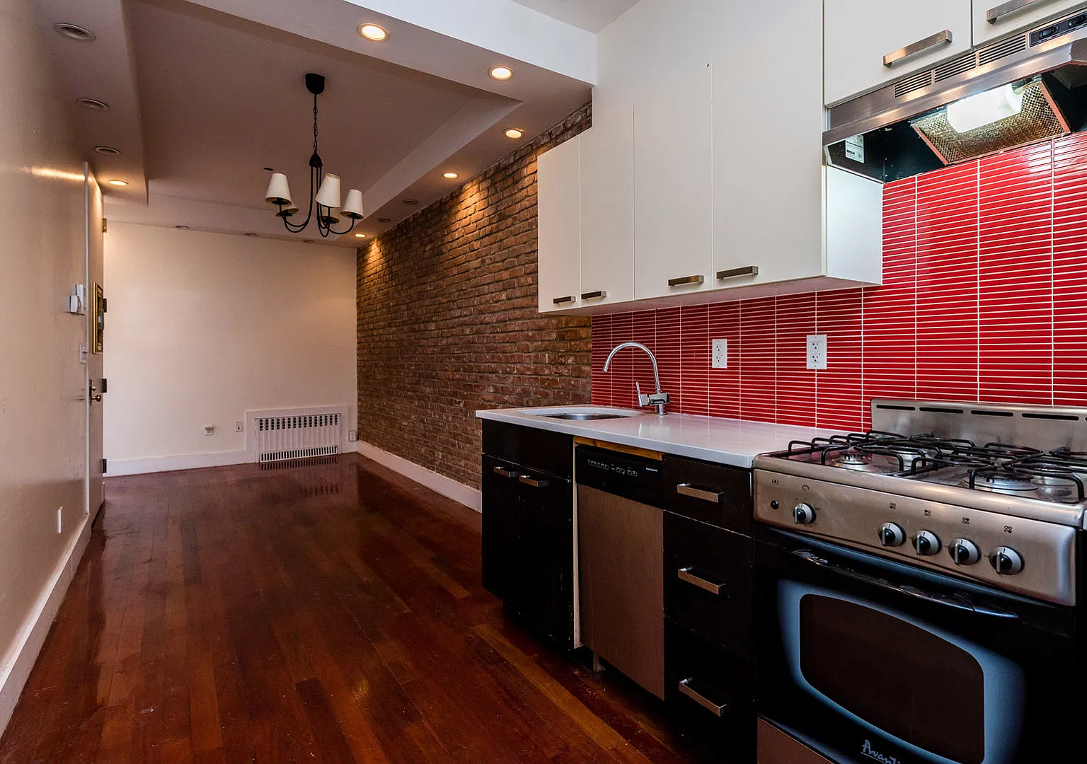 179 Knickerbocker Avenue — Photo 2