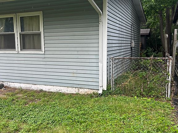 2nd image of 119 Saint Robert Dr
