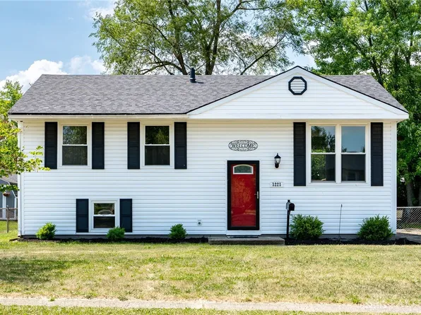 1221 Chalet Dr, New Carlisle, OH 45344