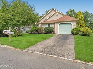 3 Strawberry Lane, Lakewood, NJ 08701