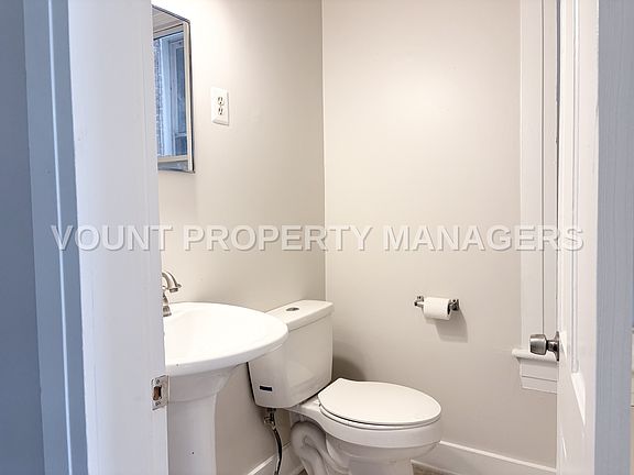4th image of 256 E Main St APT 2