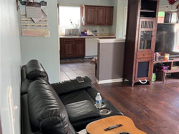 3rd image of 3403 Mechanicsburg Dr