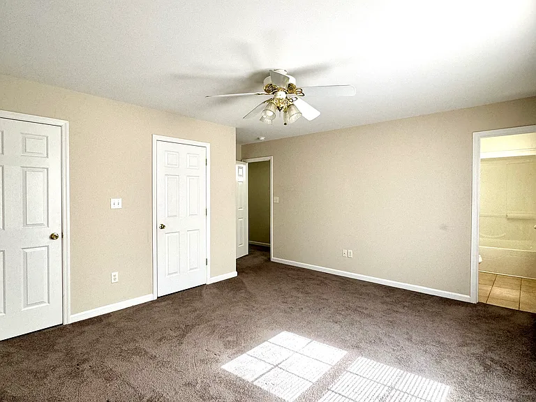 641 Hampton Way #B — Photo 25