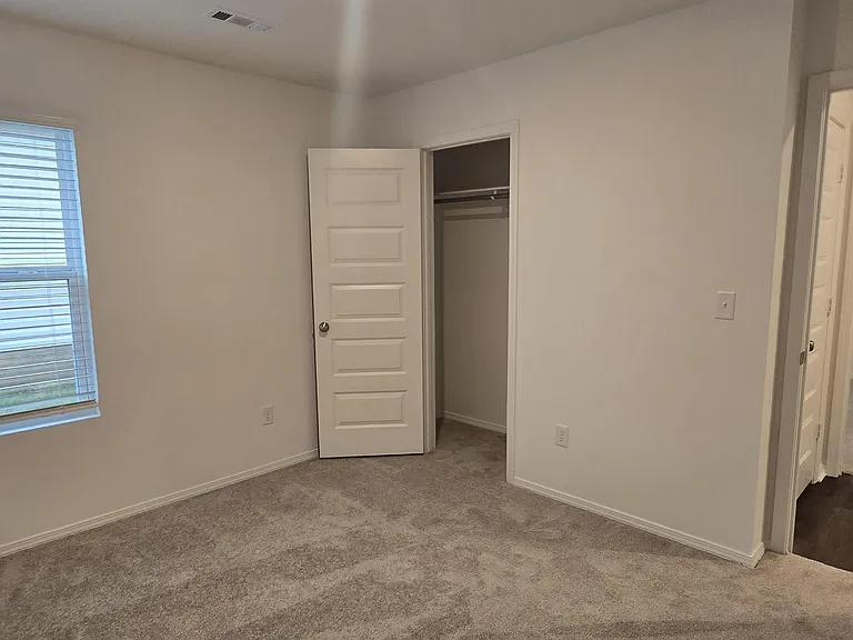 1604 Rambling Brook Dr — Photo 7