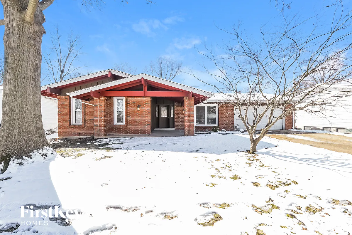 Building Photo - 750 Carriage Ln