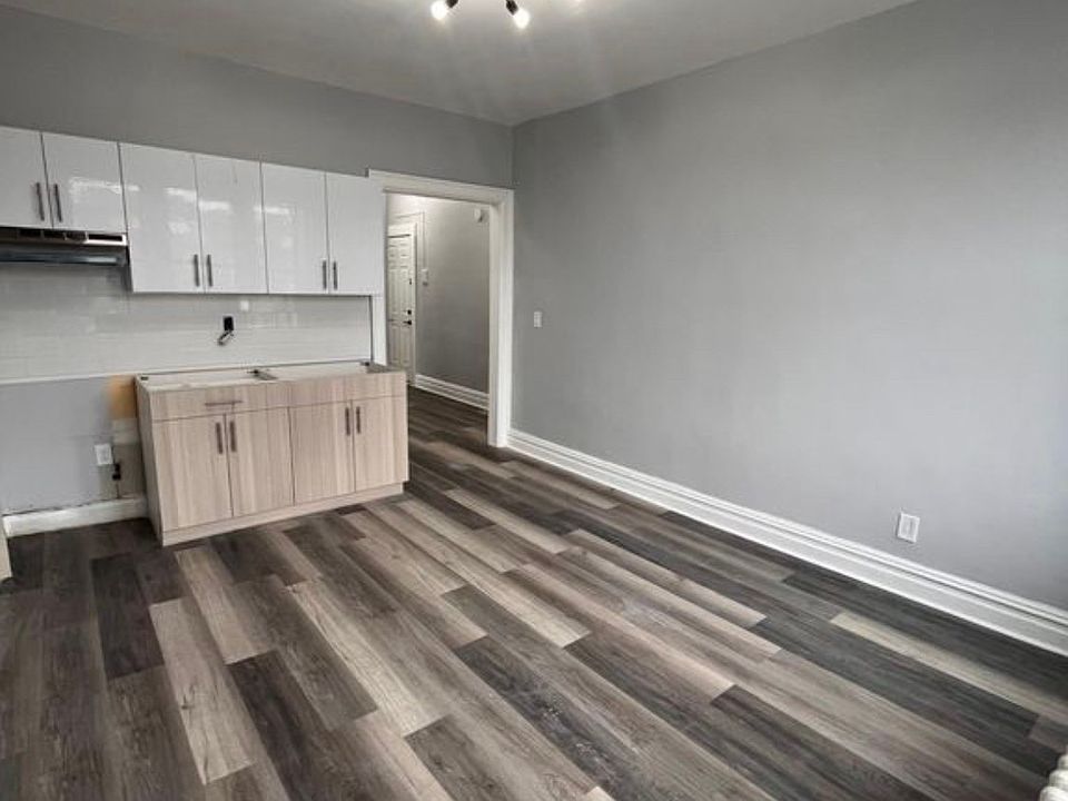 1st image of 122 Corbin Ave #404