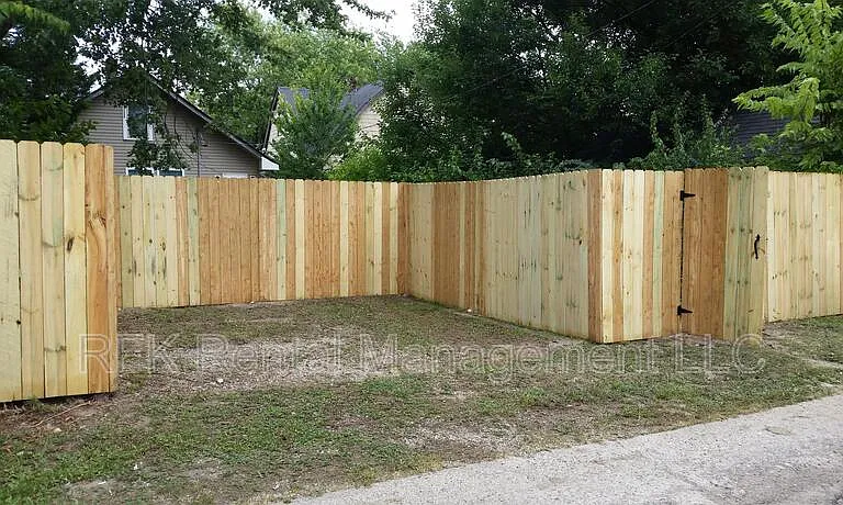 802 N Gray St — Photo 16