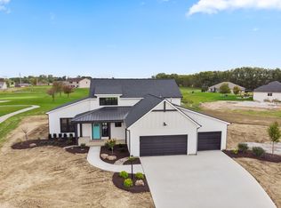 1402 N Dewey St, Auburn, IN 46706