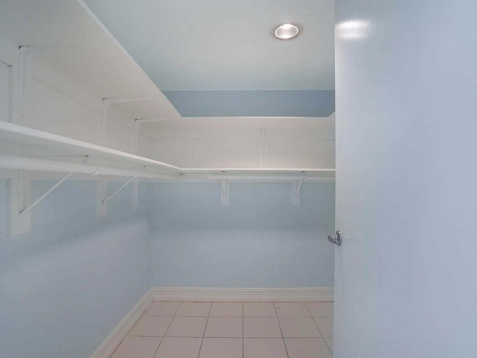 1 bed, 1.5 bath, 926 sqft, $2,400 — Photo 3
