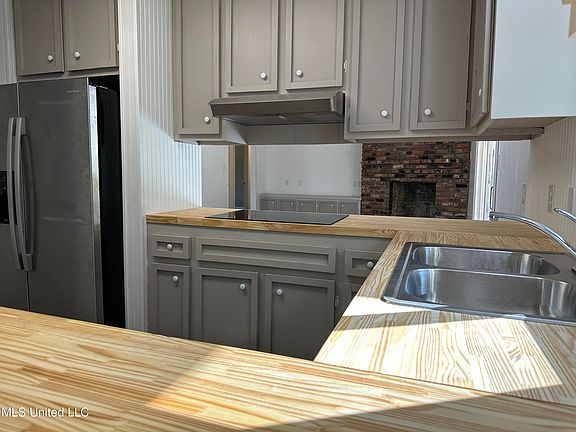 4th image of 15314 Baywood Cir