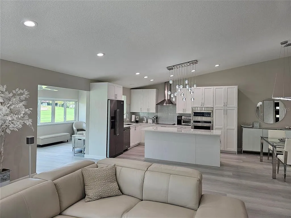 2 bed, 2.0 bath, 2259 sqft, $4,500 — Photo 3