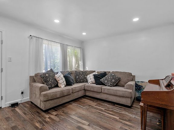 4th image of 5494 Cerritos Ave