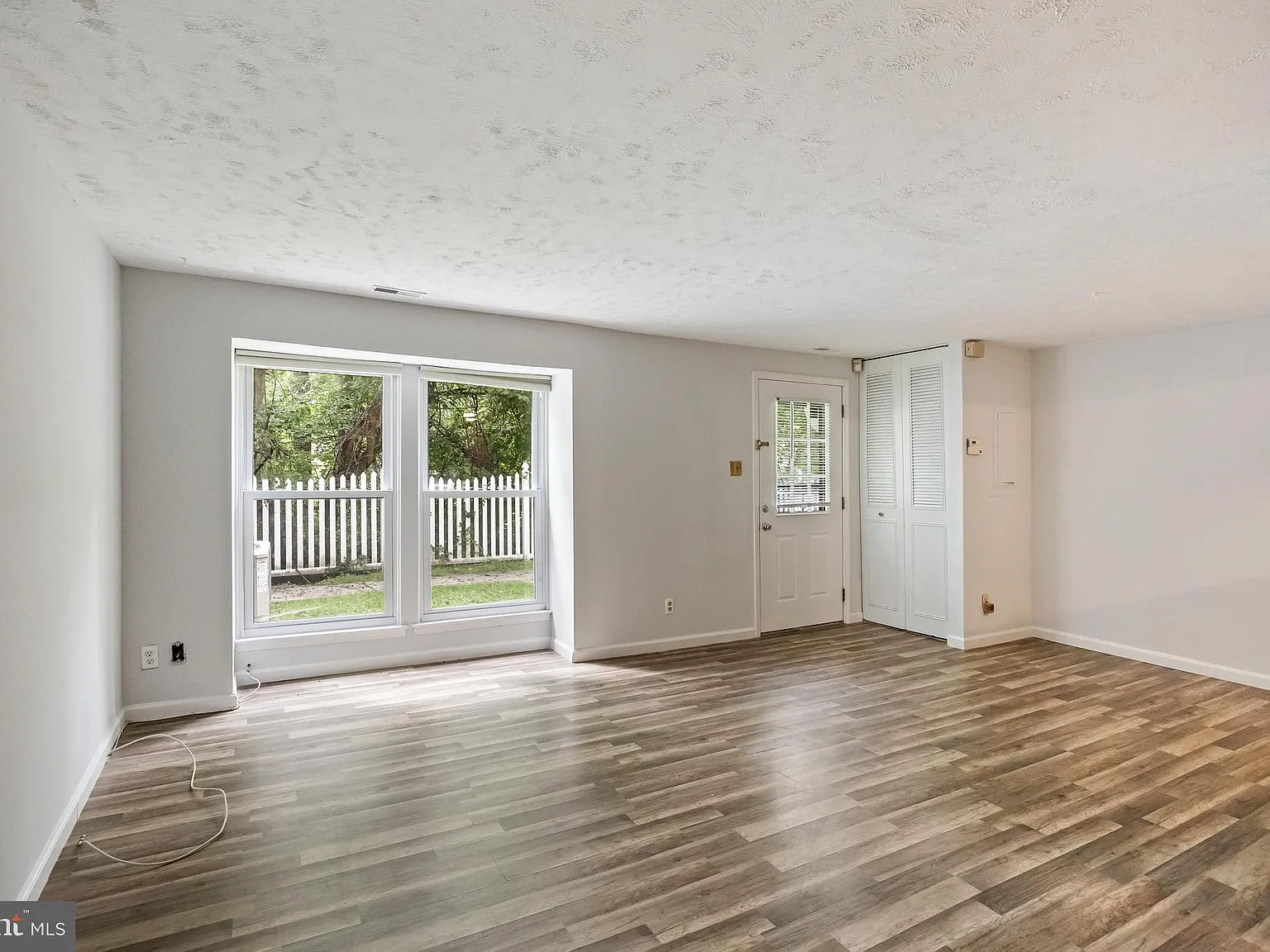 3 bed, 2.5 bath, 1600 sqft, $2,500 — Photo 4