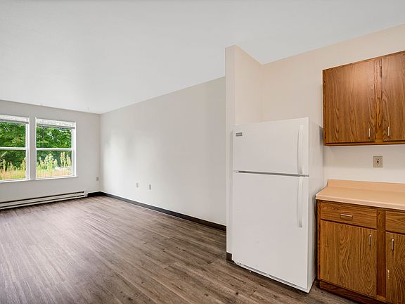 3rd image of 105 N Elm St #19500430