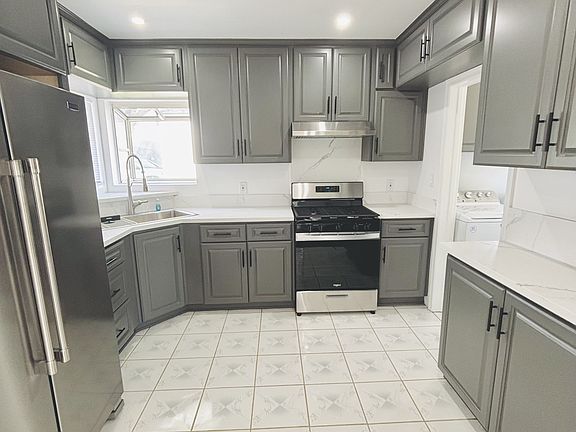 5th image of 6328 Costello Ave