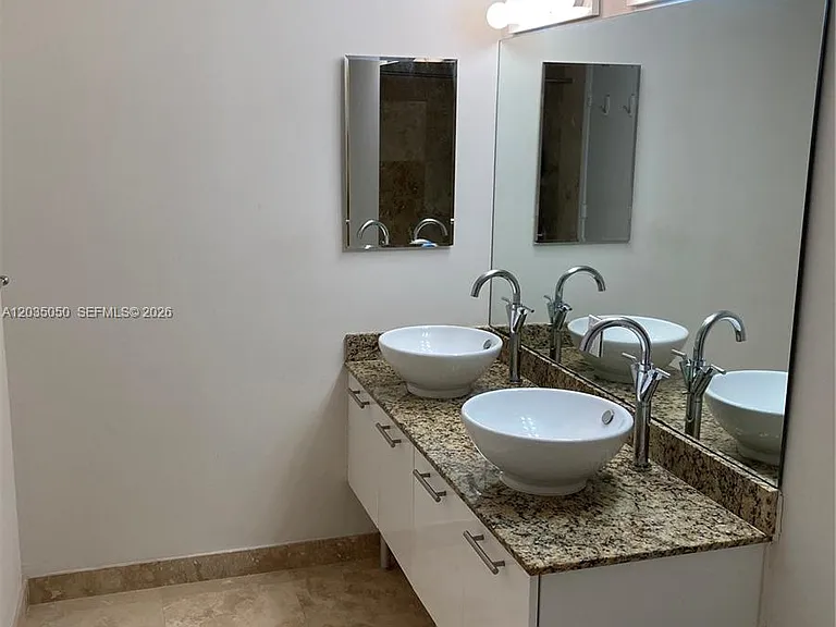 41 SE 5th St #1104 — Photo 15