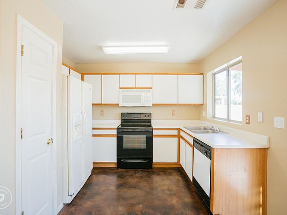 3rd image of 15249 N 147th Ln