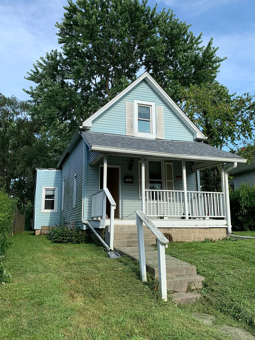 1605 Spruce St photo 1