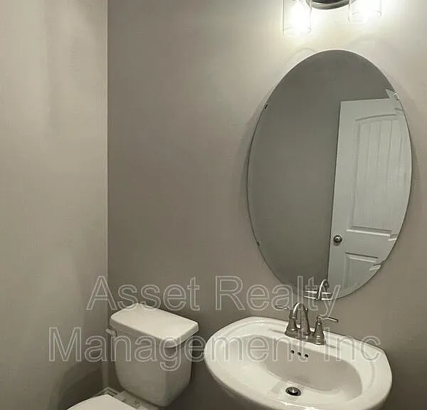 338 Broadberry Ave — Photo 6