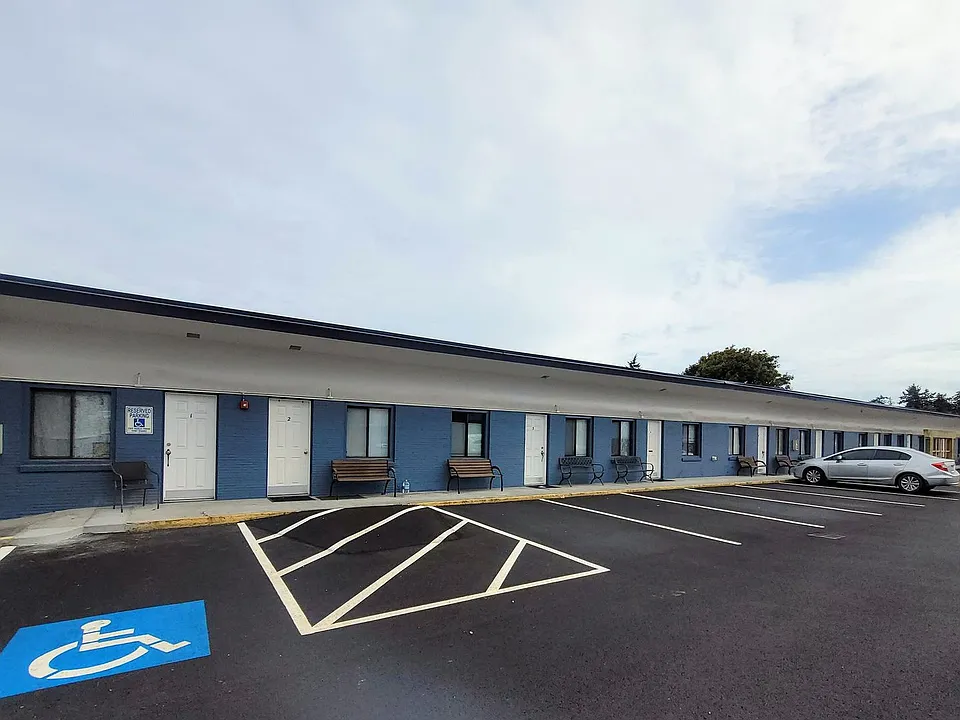 2909 E Highway 101
