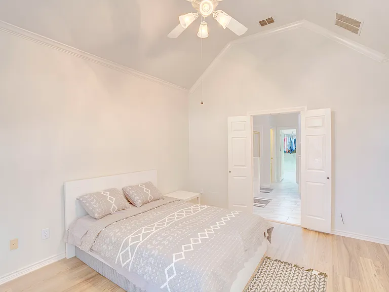 9504 Rodeo Dr — Photo 13