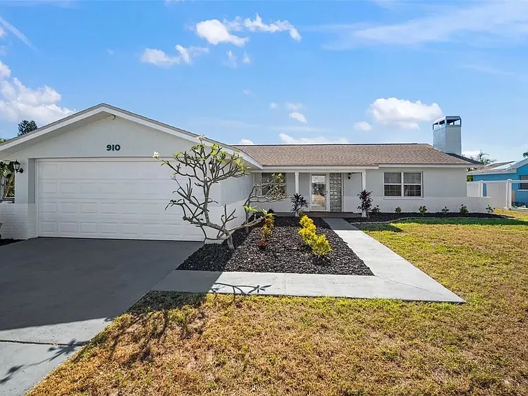 910 Spindle Palm Way — Photo 1
