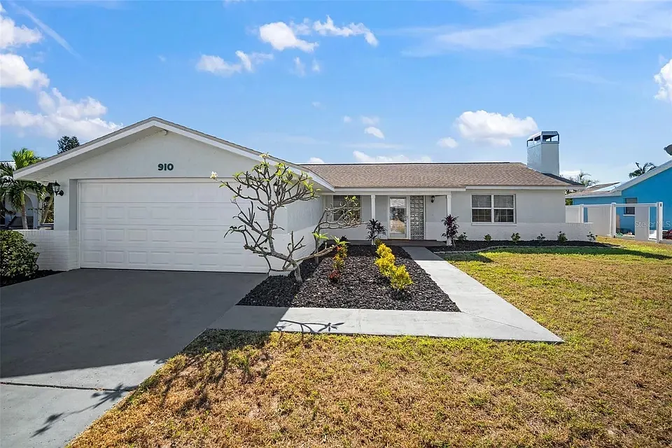 910 Spindle Palm Way