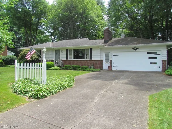 3861 Timber Ln, Youngstown, OH 44511