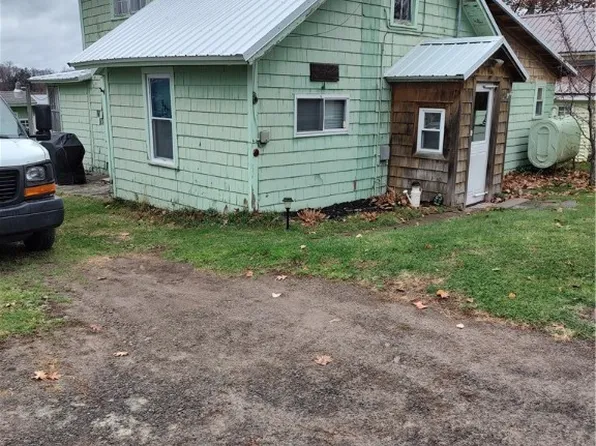 25 Lakeshore Rd, Pulaski, NY 13142