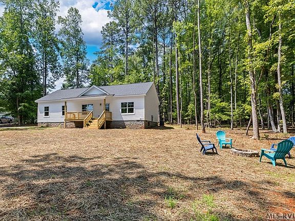 2nd image of 104 Aspen Ct