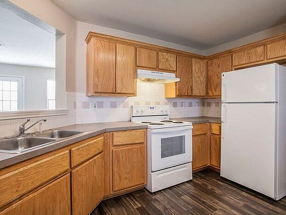 5th image of 3908 Foxglove Ln