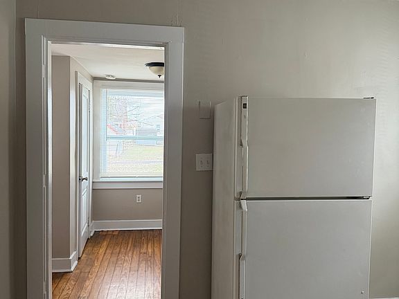 3rd image of 921 Dresden Ave