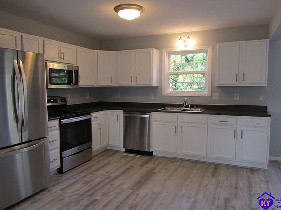 4th image of 136 Longsdale Ct