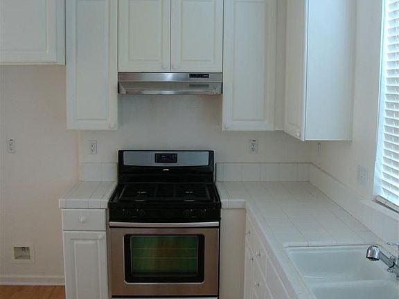 3rd image of 151 Anjou Cir