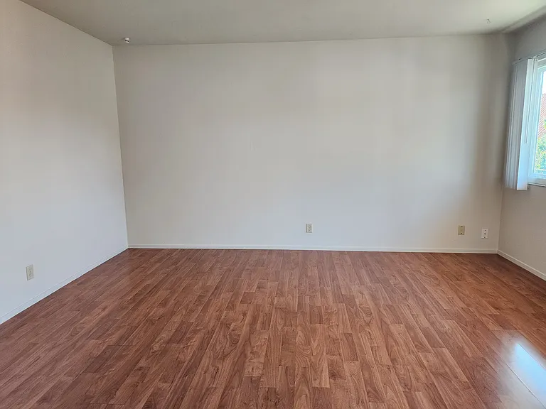 16445 Kent Ave #G — Photo 10