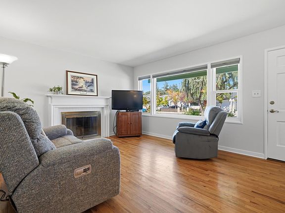 4th image of 968 Madeline Ln