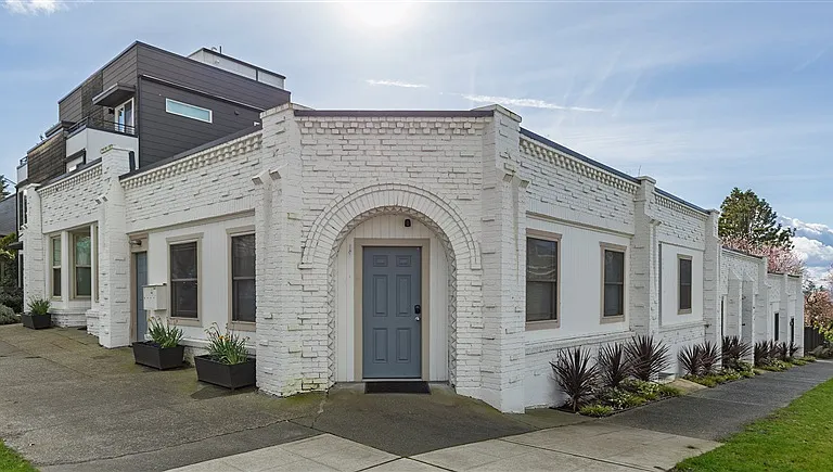 7101 California Ave SW — Photo 1
